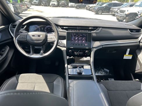 New 2025 Jeep Grand Cherokee L Altitude image 33