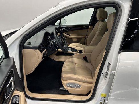New 2025 Porsche Macan AWD/4WD image 17
