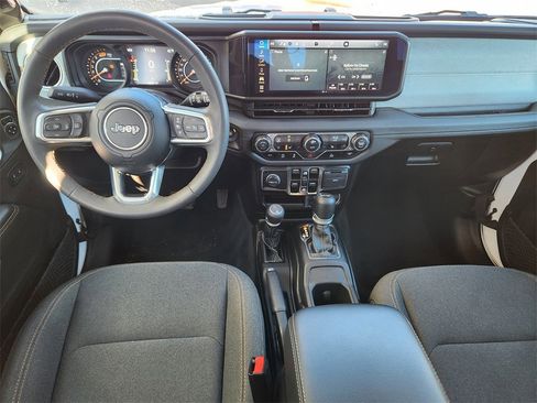 Used 2024 Jeep Wrangler Sahara image 9