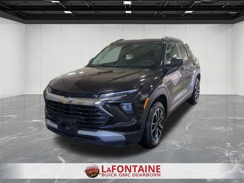 Used 2025 Chevrolet TrailBlazer LT image 4