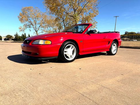 Used 1994 Ford Mustang GT image 2