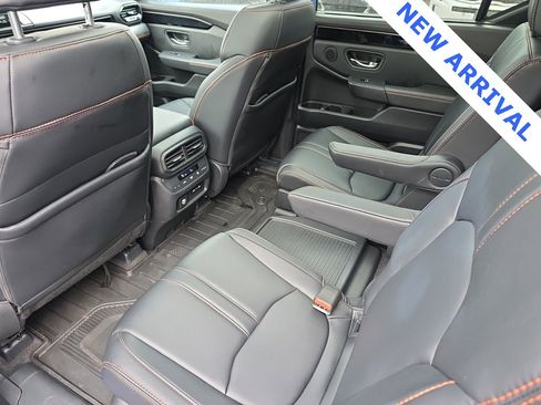 Used 2025 Honda Pilot TrailSport image 30