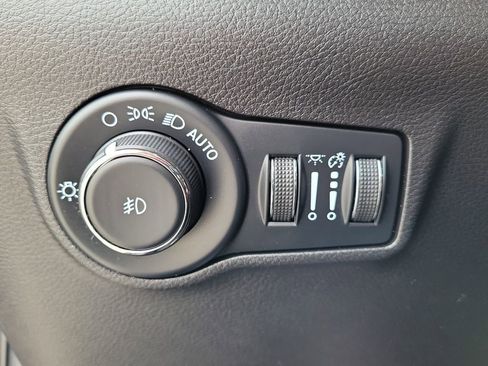 Used 2023 Jeep Compass Altitude w/ Sun and Sound Group image 23