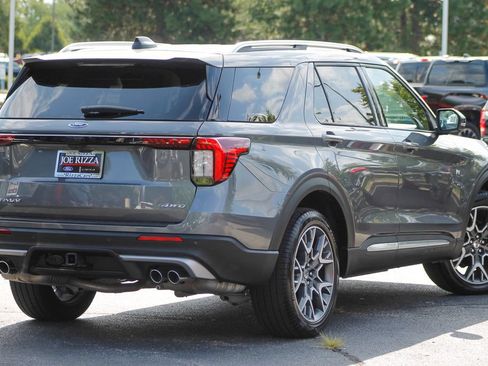 Used 2025 Ford Explorer Platinum w/ Ultimate Package AWD/4WD image 19