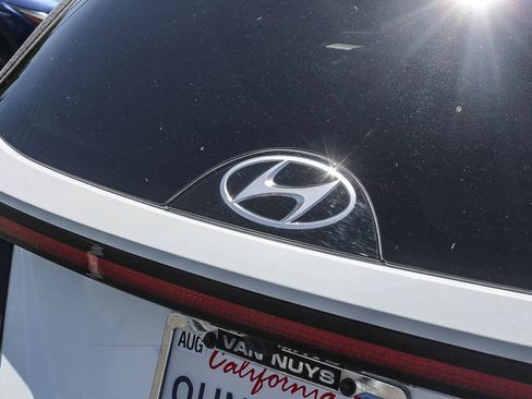 Certified 2024 Hyundai Tucson SEL w/ Convenience Package FWD image 11