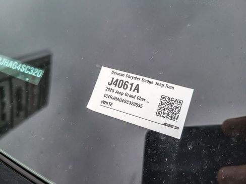 Used 2025 Jeep Grand Cherokee Altitude image 25