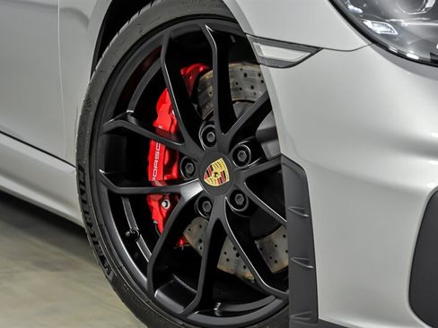 Used 2022 Porsche 718 Boxster Spyder RWD image 3