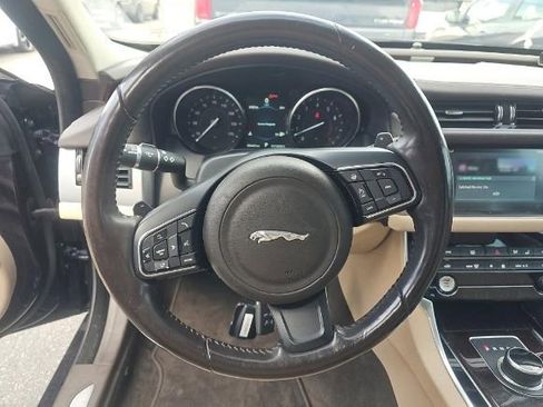 Used 2017 Jaguar XF Prestige image 6