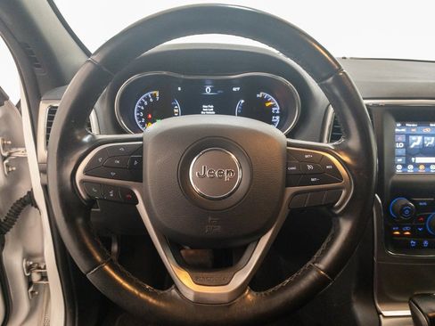 Used 2020 Jeep Grand Cherokee Laredo image 15
