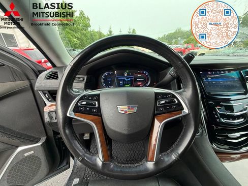 Used 2019 Cadillac Escalade ESV Luxury AWD/4WD image 29