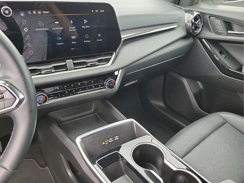 Used 2025 Chevrolet Equinox LT w/ Convenience Package II image 20