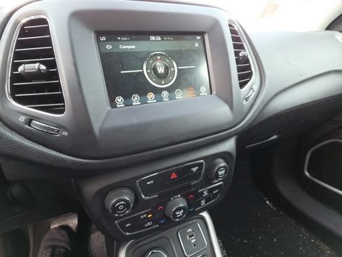 Used 2018 Jeep Compass Latitude w/ Popular Equipment Group AWD/4WD image 5