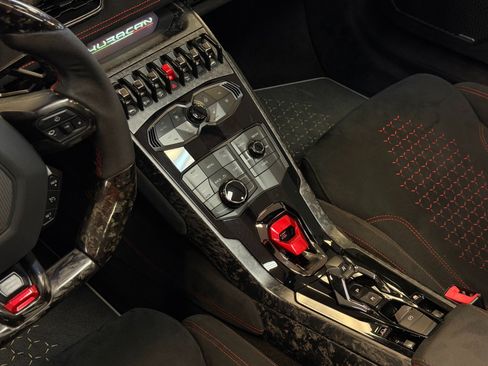 Used 2018 Lamborghini Huracan Performante AWD/4WD image 19