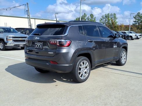 Used 2022 Jeep Compass Latitude image 7