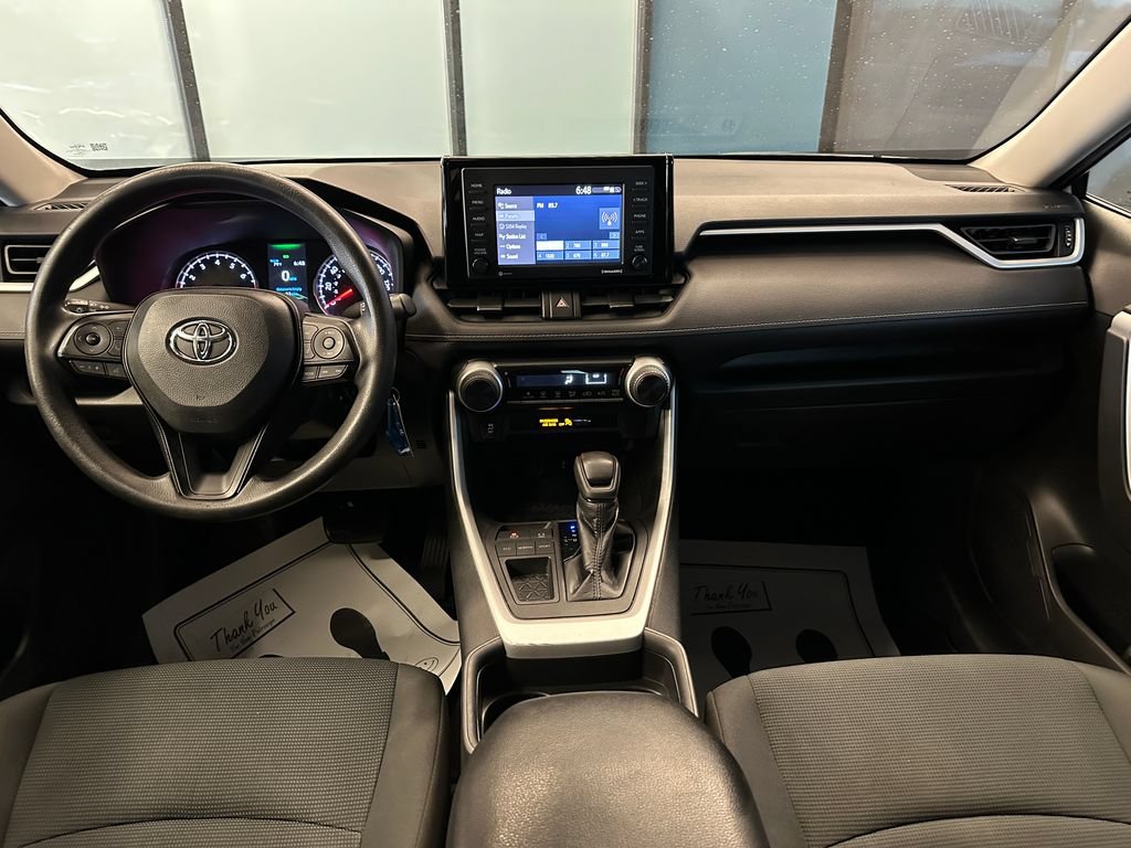 Used 2021 Toyota RAV4 LE FWD image 9