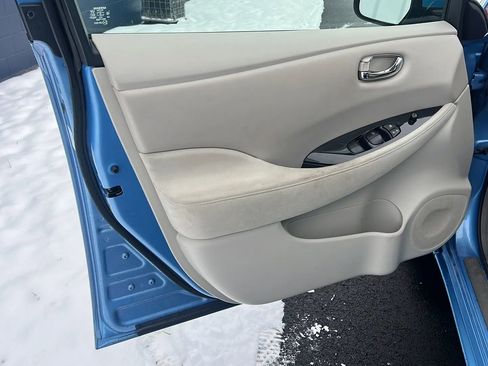 Used 2011 Nissan Leaf SL image 3