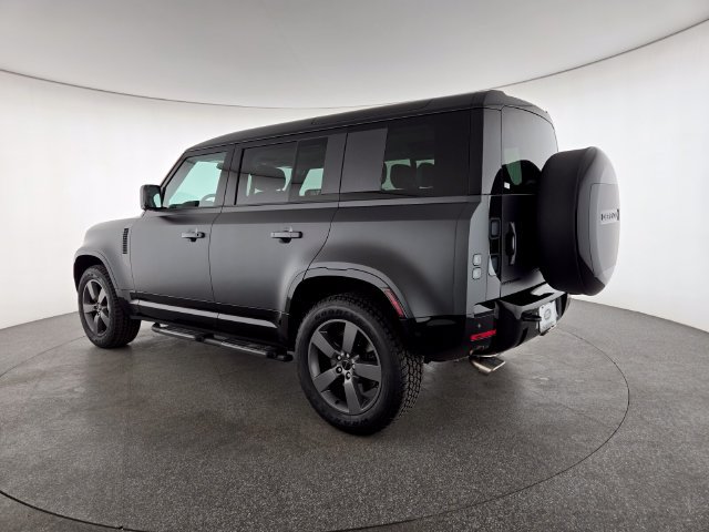 Used 2026 Land Rover Defender 110 V8 AWD/4WD image 16
