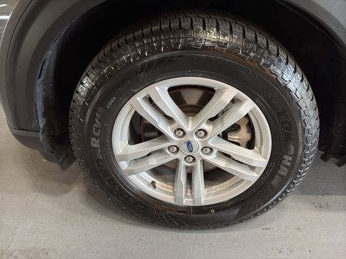 Used 2022 Ford Explorer XLT w/ Equipment Group 202A AWD/4WD image 9