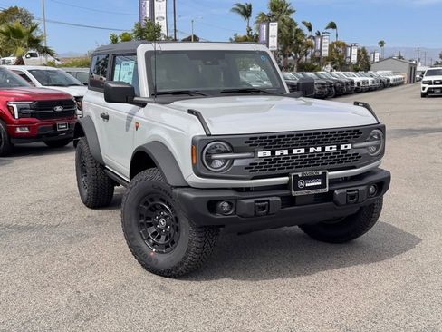 New 2026 Ford Bronco Badlands w/ Sasquatch Package AWD/4WD image 2