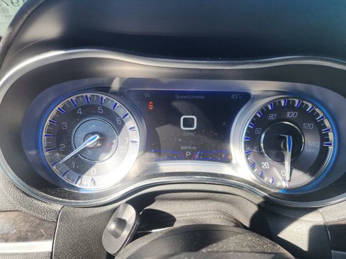 Used 2019 Chrysler 300 Limited image 14