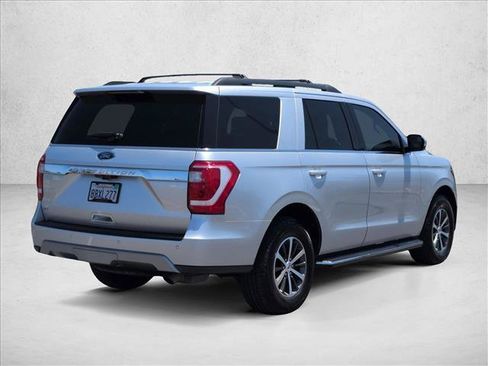 Used 2018 Ford Expedition XLT w/ Equipment Group 202A AWD/4WD image 5