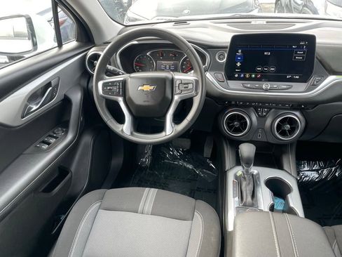 Used 2025 Chevrolet Blazer LT image 9