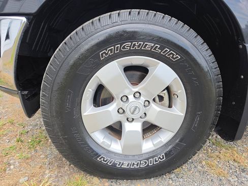 Used 2010 Nissan Frontier SE w/ SE Value Truck Pkg AWD/4WD image 30