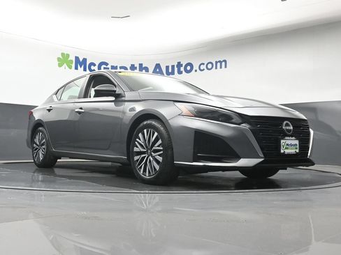 Used 2024 Nissan Altima 2.5 SV FWD image 26