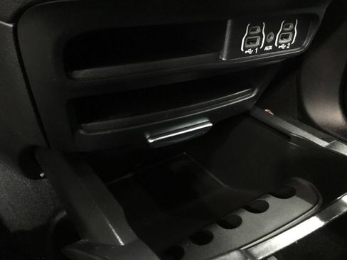 Used 2025 Chrysler Pacifica Select FWD image 23