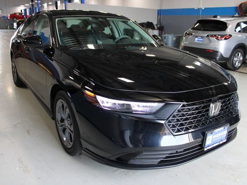 Used 2023 Honda Accord EX image 3