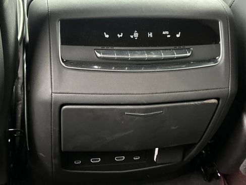 Certified 2025 Cadillac Escalade Premium Luxury image 43