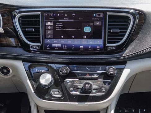 Certified 2023 Chrysler Pacifica Limited image 12