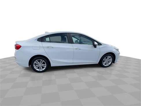 Certified 2019 Chevrolet Cruze LT w/ LT True North Edition image 9