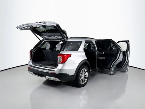 Used 2022 Ford Explorer XLT w/ Equipment Group 202A AWD/4WD image 24