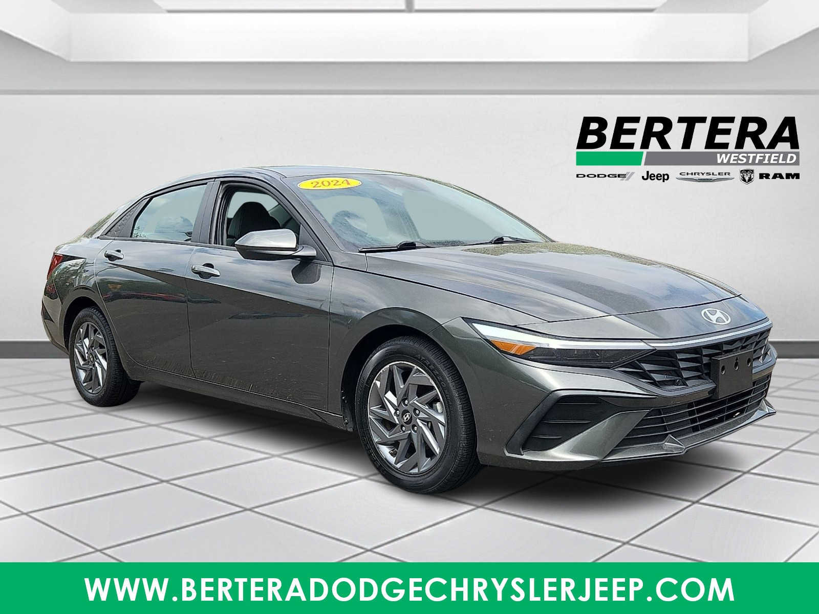 Used 2024 Hyundai Elantra SEL FWD image 1
