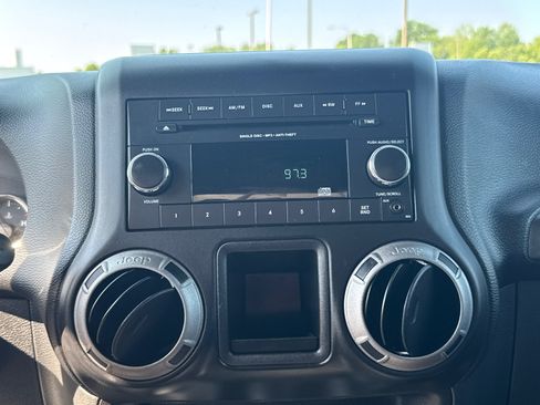 Used 2017 Jeep Wrangler Sport w/ Trailer Tow Group AWD/4WD image 9