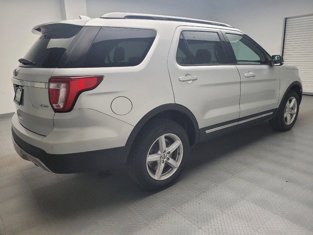 Used 2017 Ford Explorer XLT AWD/4WD image 10