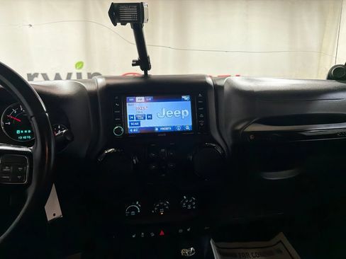 Used 2012 Jeep Wrangler Unlimited Sahara AWD/4WD image 31