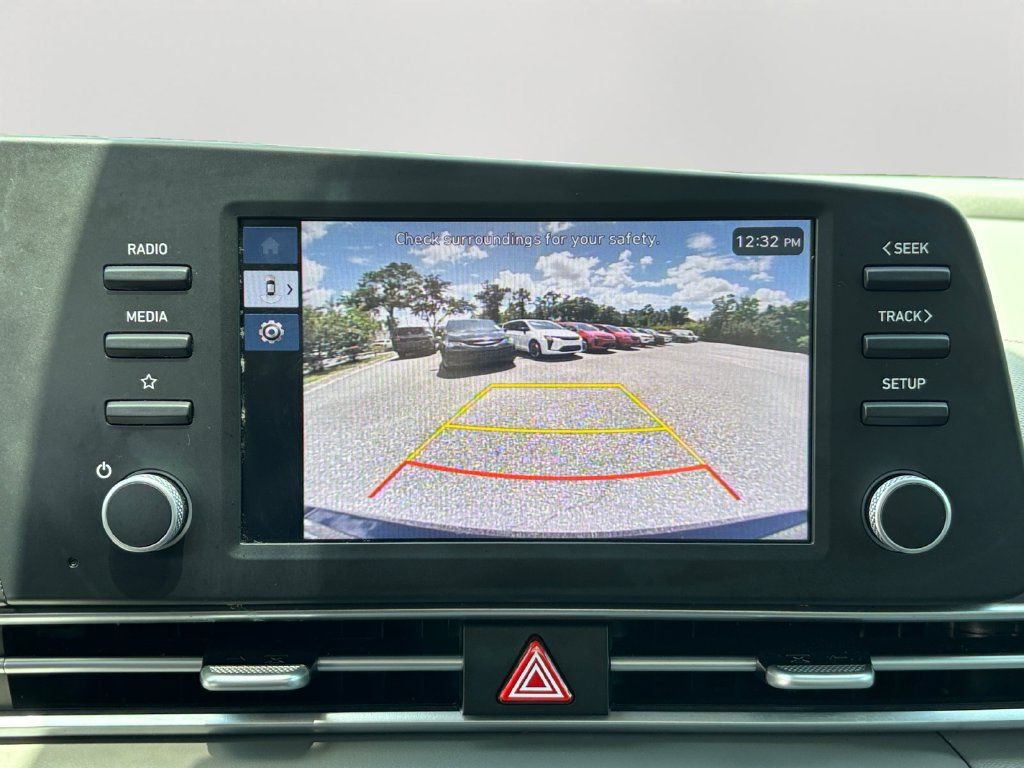 Used 2025 Hyundai Elantra SE FWD image 26