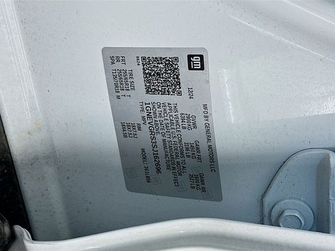 Used 2025 Chevrolet Traverse LT image 12