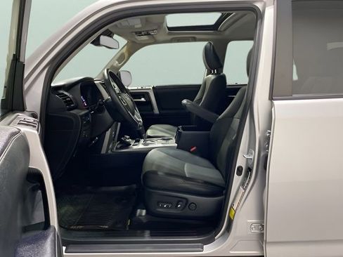 Used 2021 Toyota 4Runner SR5 Premium w/ Moonroof Package AWD/4WD image 10