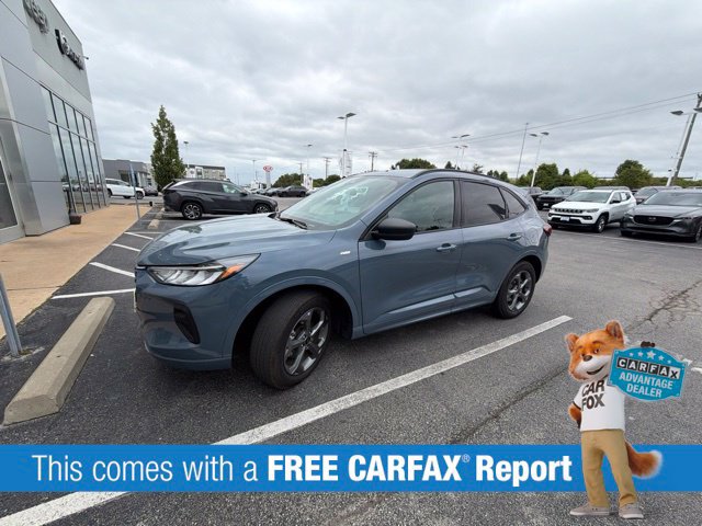 Used 2024 Ford Escape ST-Line w/ Tech Pack #1 FWD image 2