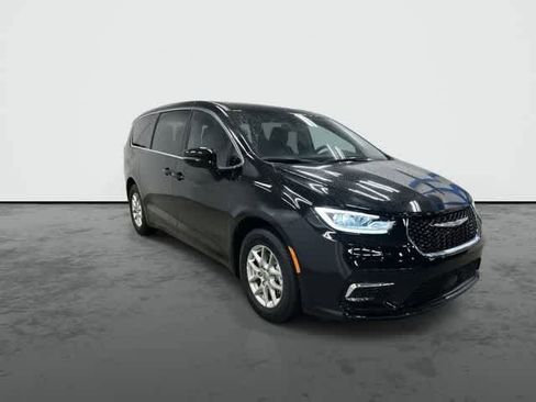 Used 2025 Chrysler Pacifica Select FWD image 6