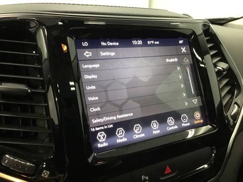 Used 2019 Jeep Cherokee Limited AWD/4WD image 32
