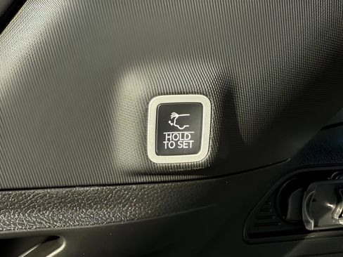 New 2025 Jeep Grand Cherokee Limited w/ Black Appearance Package image 8