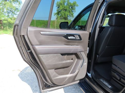 Used 2025 Chevrolet Tahoe RST w/ Comfort Package AWD/4WD image 31