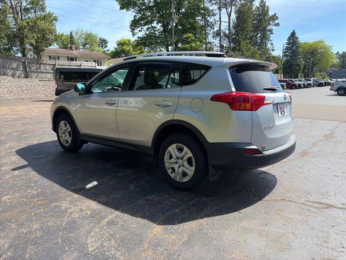 Used 2015 Toyota RAV4 LE AWD/4WD image 4