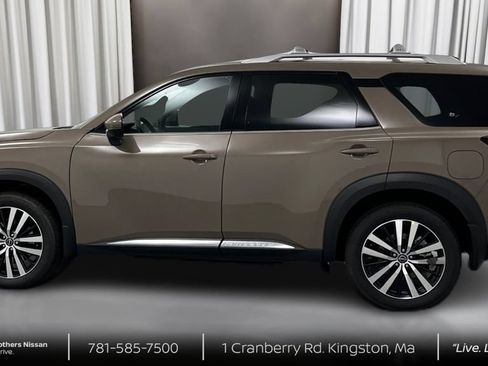 Certified 2024 Nissan Pathfinder Platinum w/ Black Appearance Package AWD/4WD image 8
