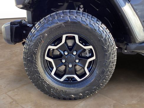 Used 2021 Jeep Gladiator Rubicon w/ Cold Weather Group image 31