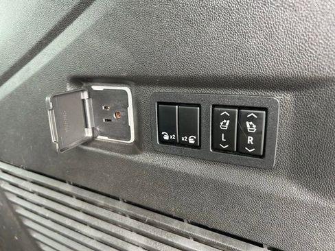 Used 2021 Chevrolet Tahoe High Country w/ Premium Package AWD/4WD image 56